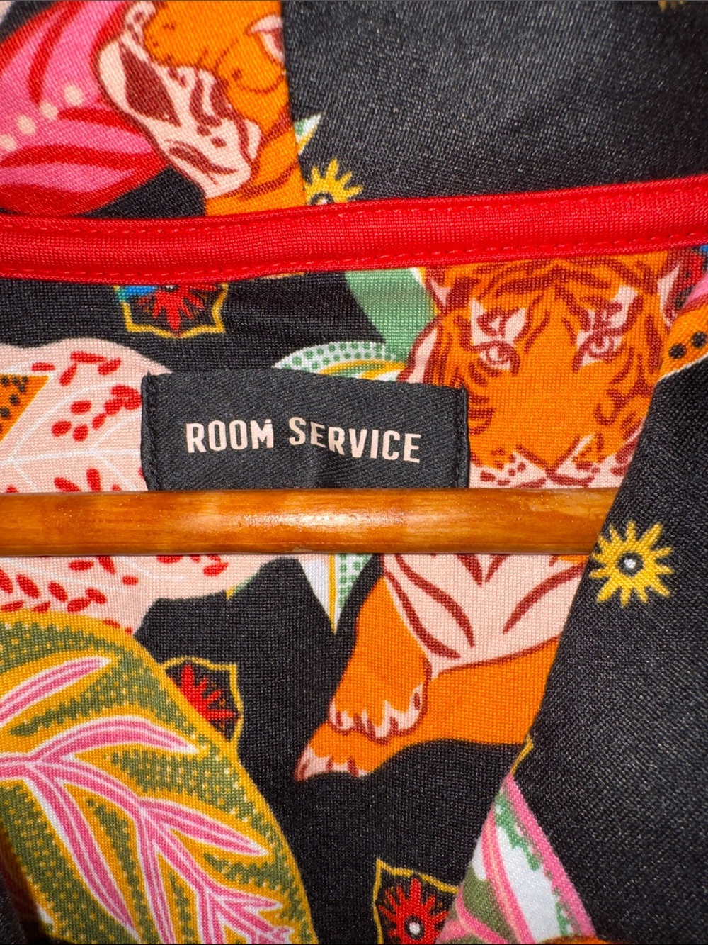 Room Service Black Floral Tiger Print Women's Button-Up Pajama Top Sz XXL cozy - Picture 2 of 4
